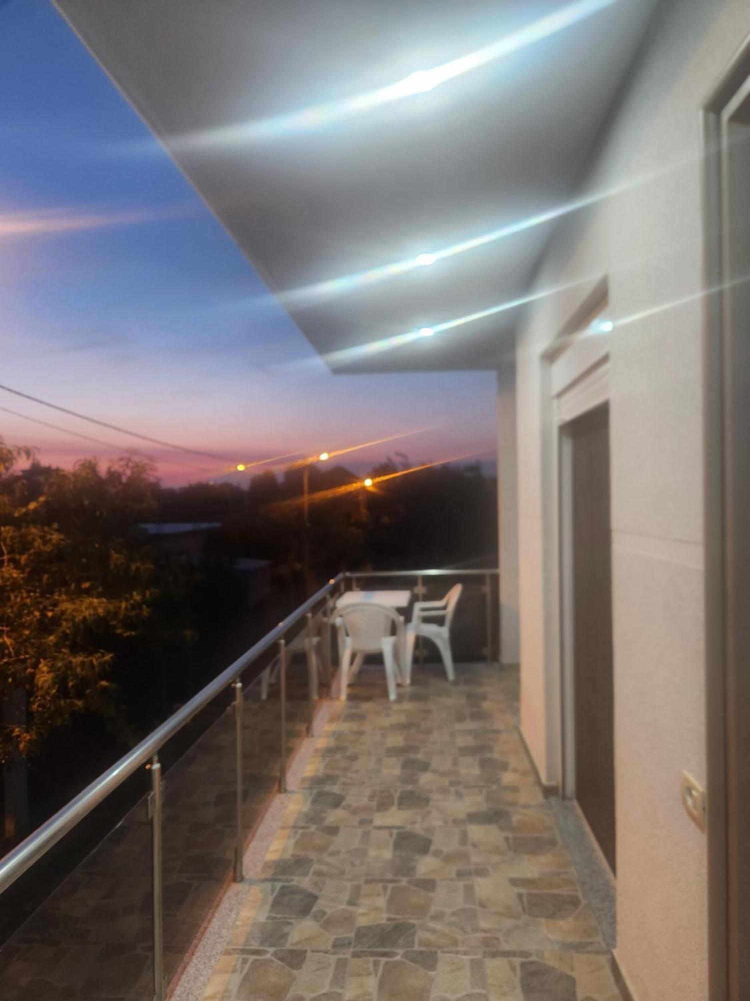 B&B Kroni 1 Shkodra Exterior foto